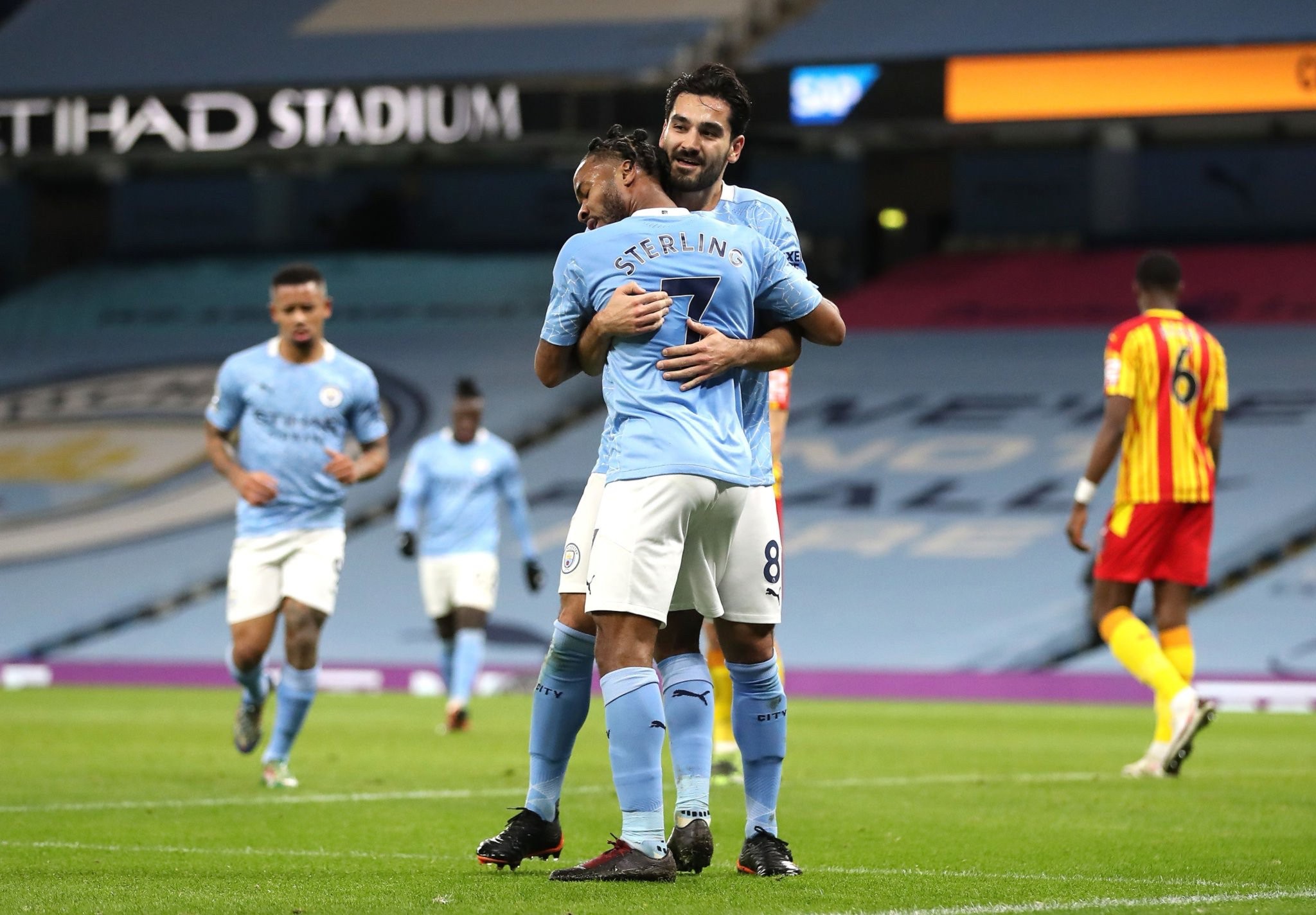 阵曼城与利 阵曼城与利