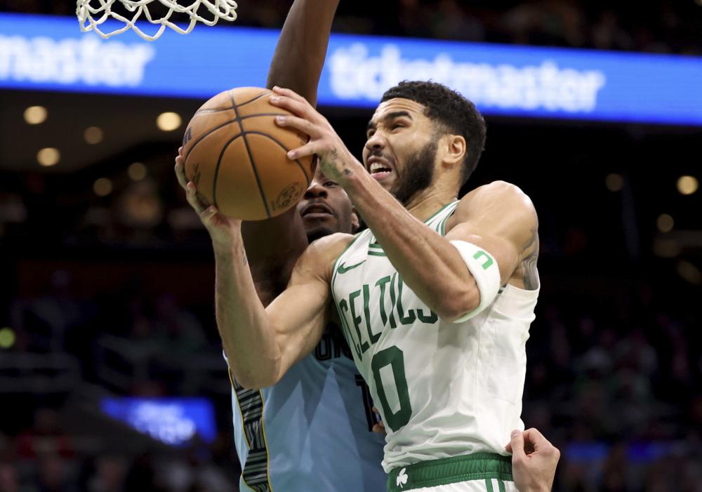 杜兰特缺席！ESPN预测明日太阳胜率51%，雄鹿胜率则为49%.