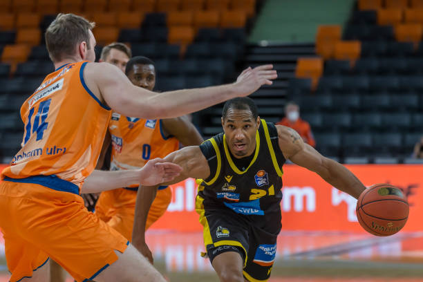 西甲毕尔巴鄂祝贺余嘉豪：22岁的他距离亚洲冠军仅一步之遥