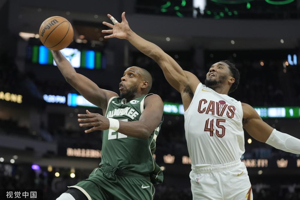 他的成绩显 他的成绩显