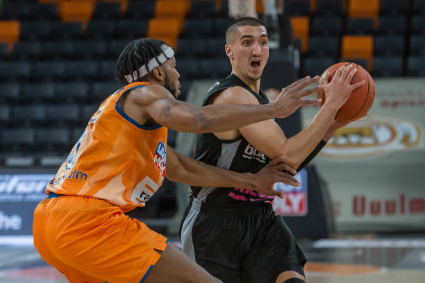 高开低走！林高远2-4不敌高茨 无缘晋级男单16强