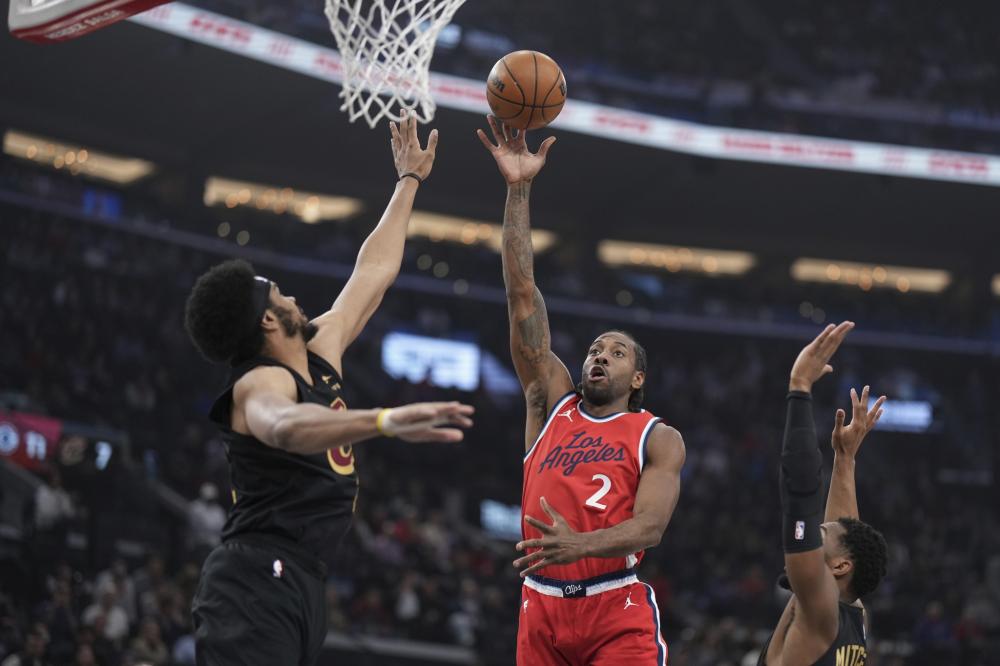 董健称球队首战CBA强队显不足，将努力提升水平