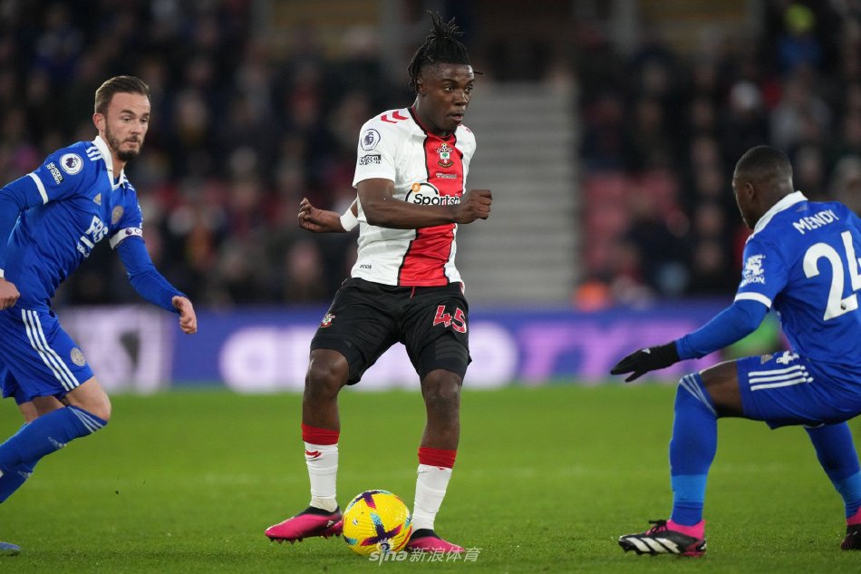 唏嘘？皇马仅花20分钟解雇阿隆索！老佛爷飞机上拍板 赔5个月薪水